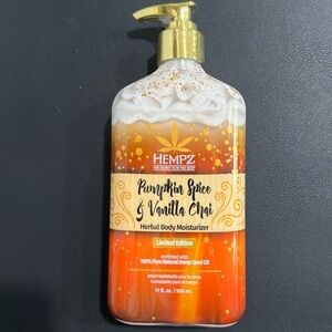 New Pumpkin Spice & Vanilla Chai Hempz Lotion 17 oz Sealed Pump Bottle